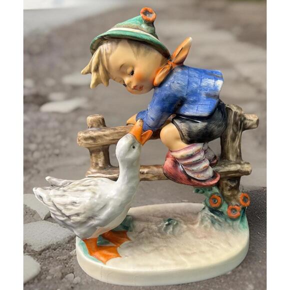 Vtg Goebel Hummel Figurine 